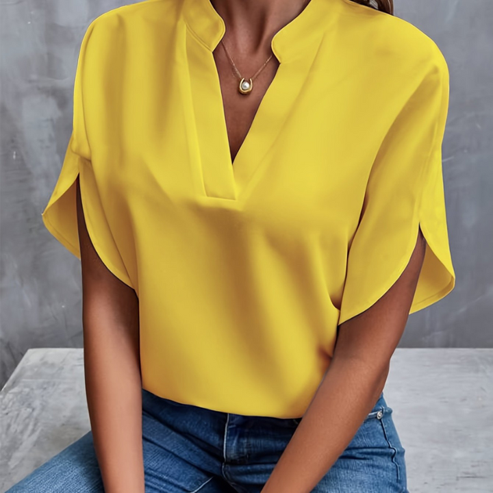 "Leichte Damen Sommerbluse mit elegantem Design, hellblau, leicht und atmungsaktiv, ideal für vielseitige Sommerlooks."