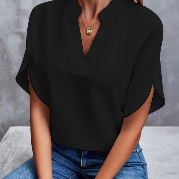 "Leichte Damen Sommerbluse mit elegantem Design, hellblau, leicht und atmungsaktiv, ideal für vielseitige Sommerlooks."