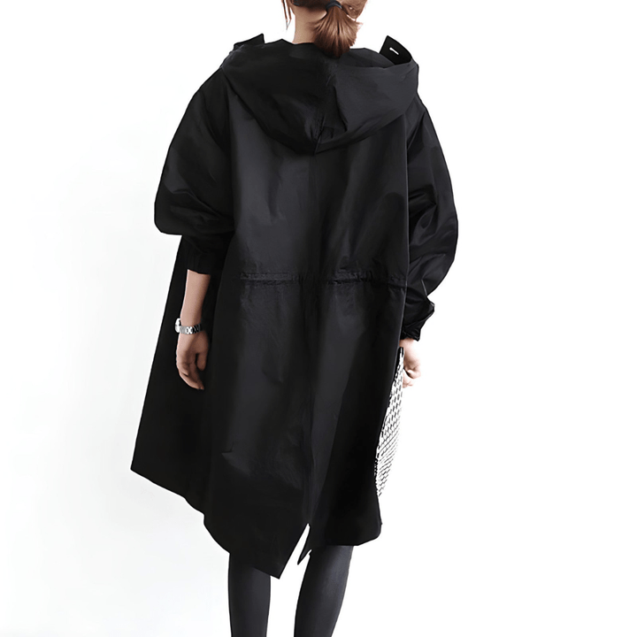 Leichte Damenjacke mit Kapuze, atmungsaktiv, vielseitiges Design, ideal für wechselhaftes Wetter und Freizeitaktivitäten.