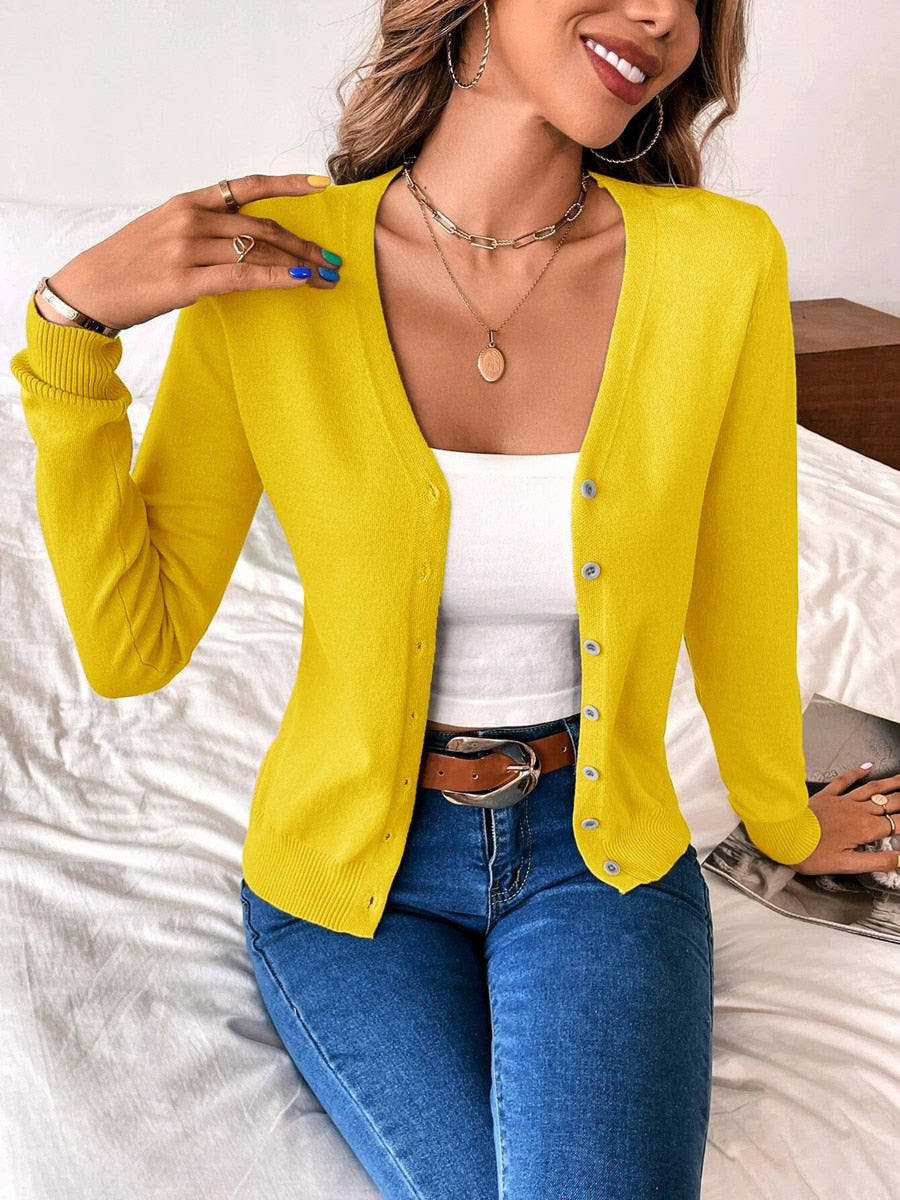 Leichte elegante Damen Strickjacke mit V-Ausschnitt, ideal für Frühling; in Beige, Blau, Erbsengrün und anderen Farben.