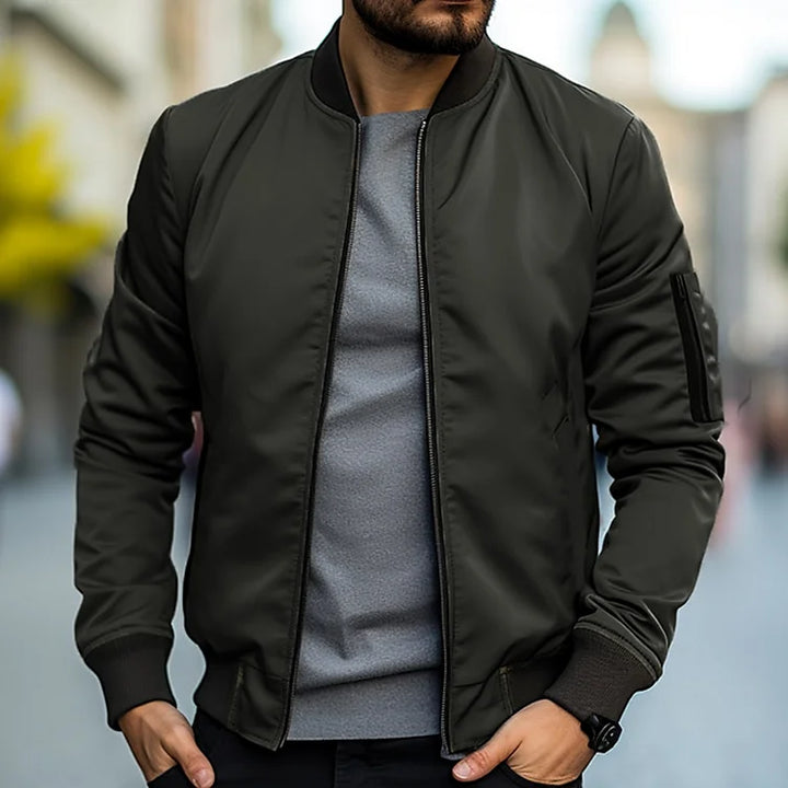 Leichte Herren-Sommerjacke, atmungsaktiv, mit Reißverschluss und Seitentaschen, ideal für Freizeit und warme Tage.