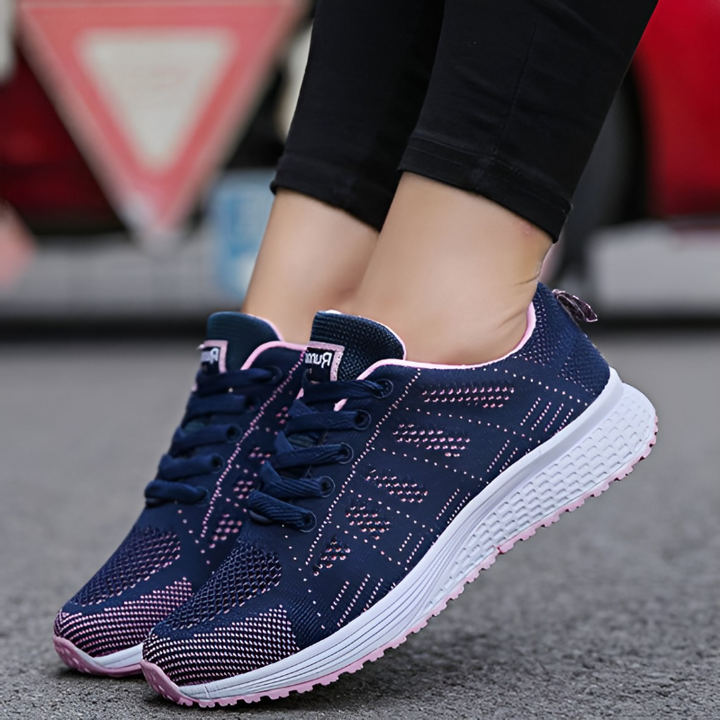 Leichte orthopädische Turnschuhe für Damen, ideal für Sport & Freizeit, in Weiß mit stilvollem Design und optimalem Komfort.