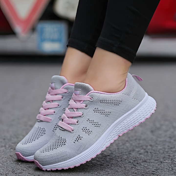 Leichte orthopädische Turnschuhe für Damen, ideal für Sport & Freizeit, in Weiß mit stilvollem Design und optimalem Komfort.