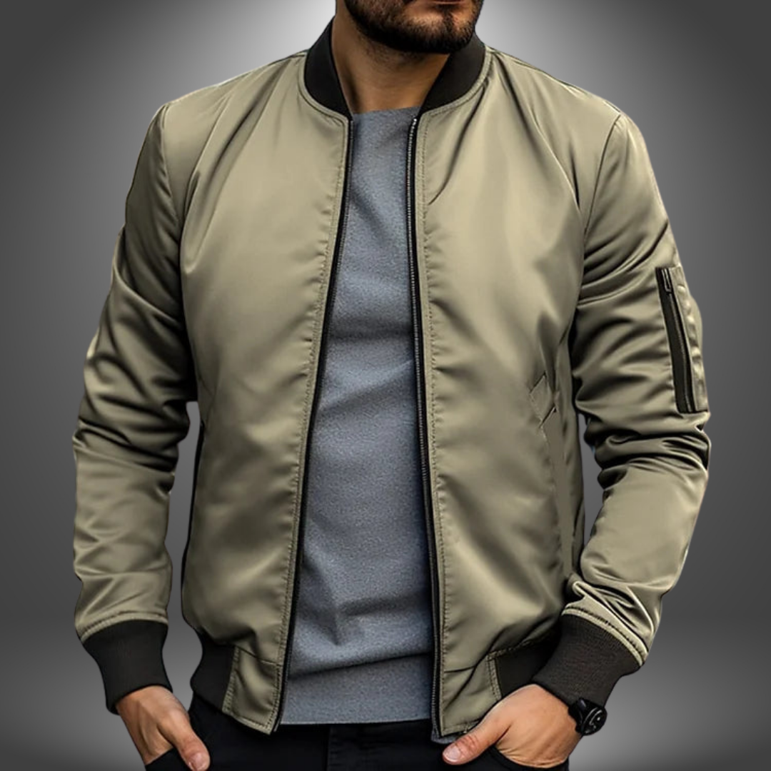 "Leichte, wetterfeste Herren Übergangsjacke, handgefertigt, zeitloses Design, atmungsaktiv, mit funktionalen Taschen."