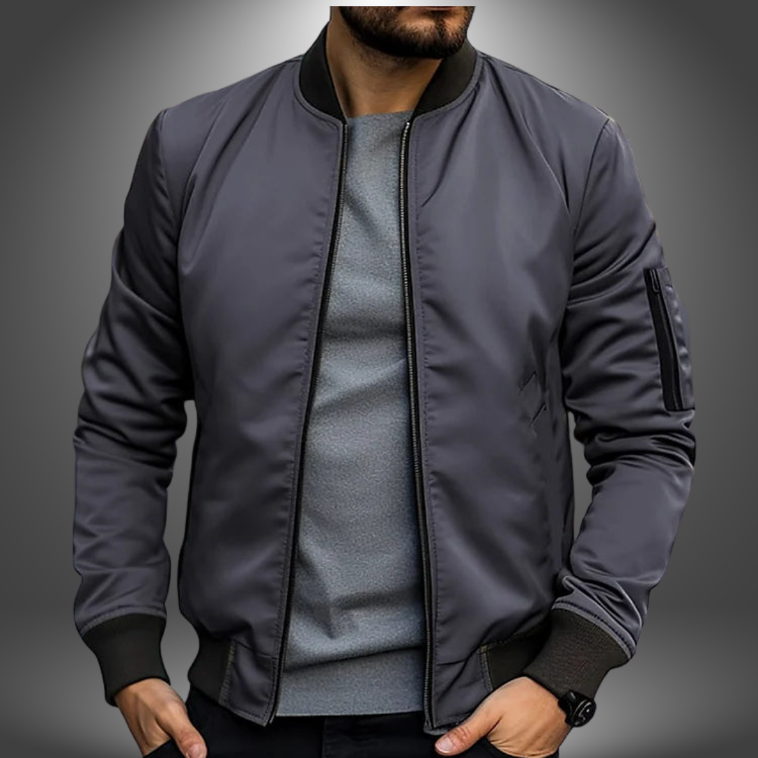 "Leichte, wetterfeste Herren Übergangsjacke, handgefertigt, zeitloses Design, atmungsaktiv, mit funktionalen Taschen."