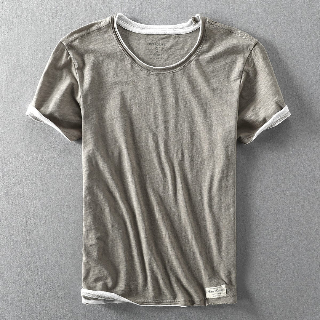 Leichtes Herren T-Shirt in Weiß, weiches Material, kurze Ärmel, perfekt für Sommermode und vielseitige Anlässe.