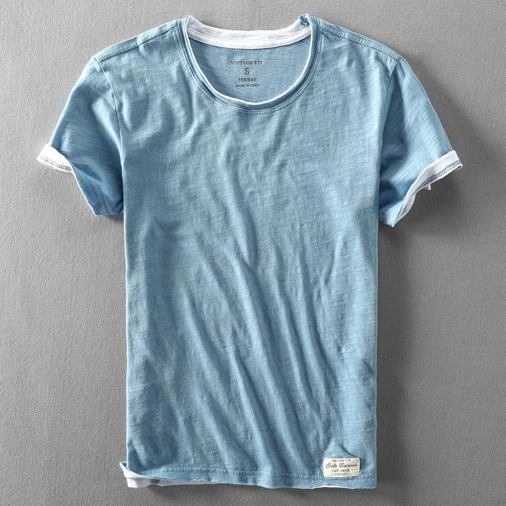 Leichtes Herren T-Shirt in Weiß, weiches Material, kurze Ärmel, perfekt für Sommermode und vielseitige Anlässe.