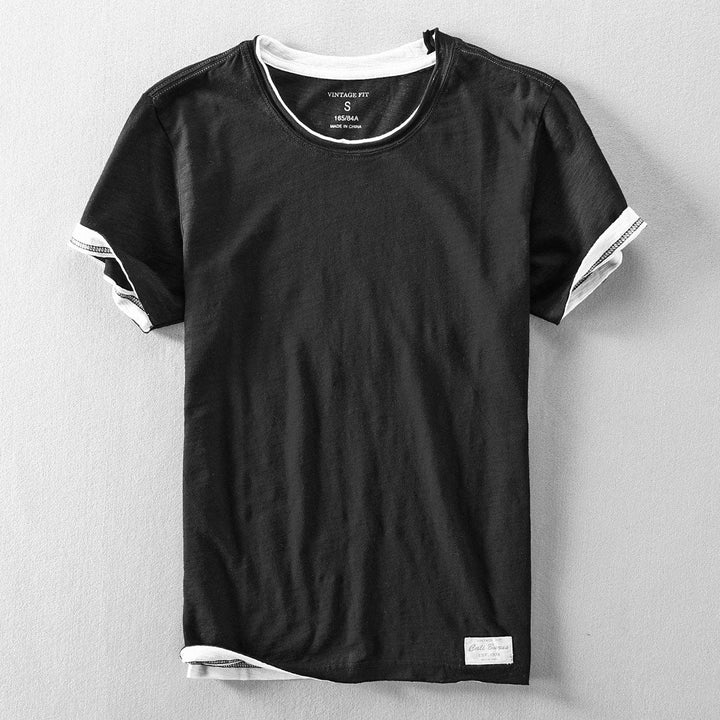 Leichtes Herren T-Shirt in Weiß, weiches Material, kurze Ärmel, perfekt für Sommermode und vielseitige Anlässe.