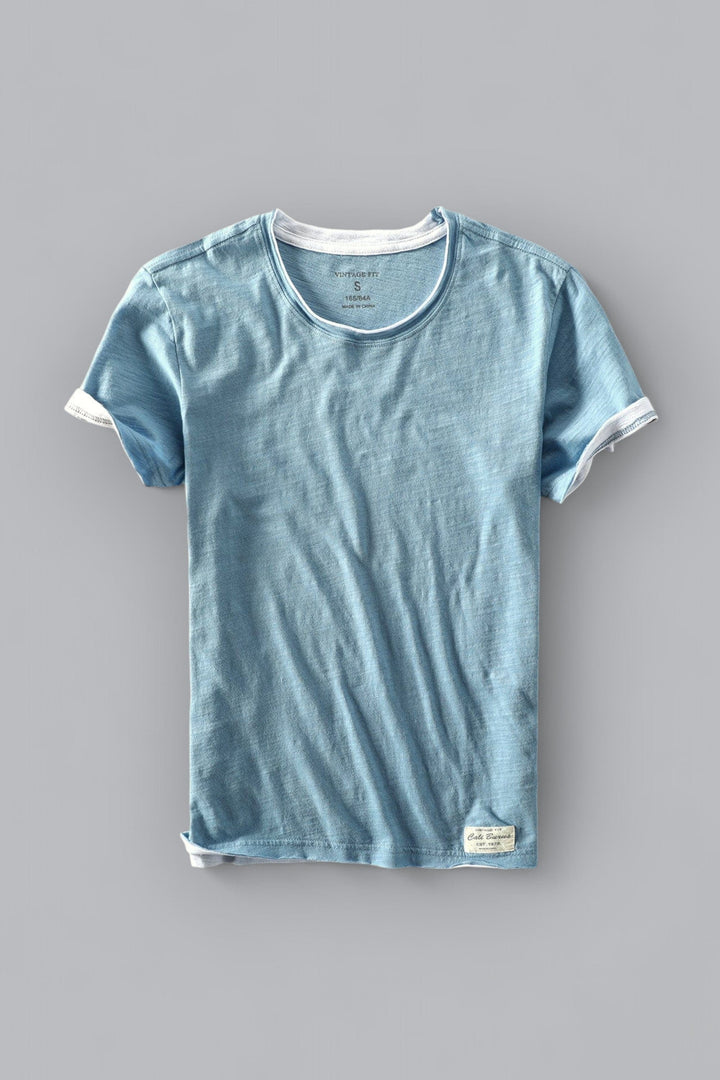 Leichtes Herren T-Shirt in Weiß, weiches Material, kurze Ärmel, perfekt für Sommermode und vielseitige Anlässe.