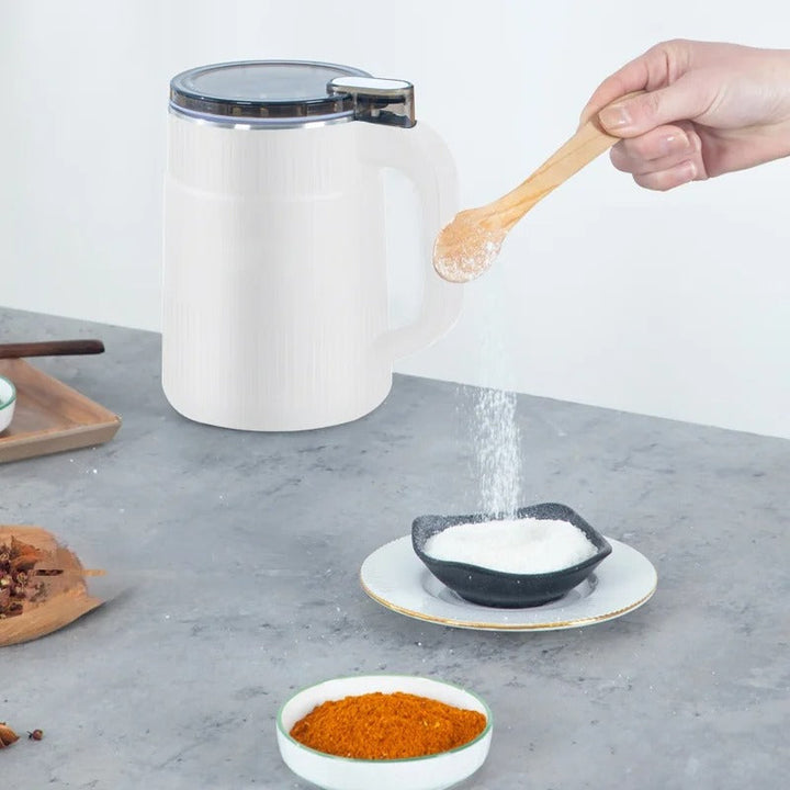 "Leistungsstarke Getreidemühle aus Edelstahl, mahlt Körner zu feinem Mehl, mit modernem Design, ideal für die Küche."