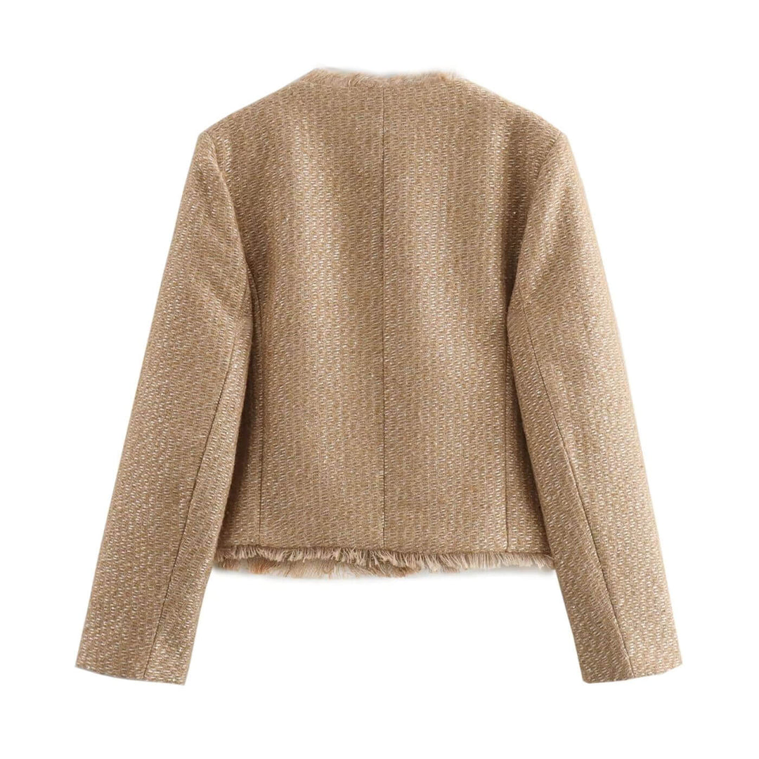 "Lena Tweedjacke für Damen, strukturiert mit Golddetails, ideal für elegantes Auftreten, komfortabel und vielseitig."