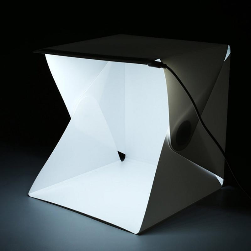 "Lichtbox für Fotostudio, ideal für Produktfotografie, kompakte Größe, gleichmäßige Beleuchtung, weißer Hintergrund."