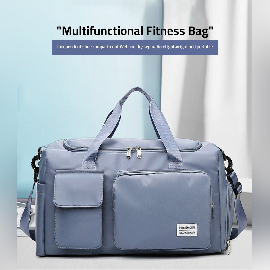 "Lila Damen-Reisetasche mit Schuhfach und mehreren Taschen, ideal für Reisen und Sport, robust und wasserdicht."