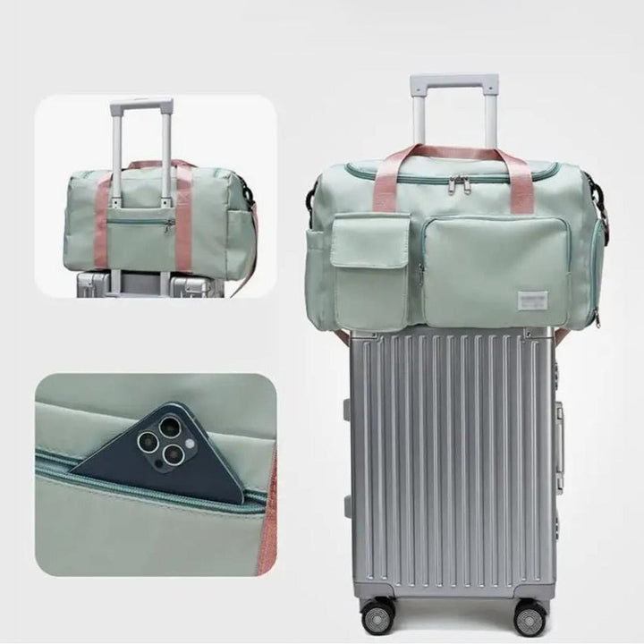 "Lila Damen-Reisetasche mit Schuhfach und mehreren Taschen, ideal für Reisen und Sport, robust und wasserdicht."