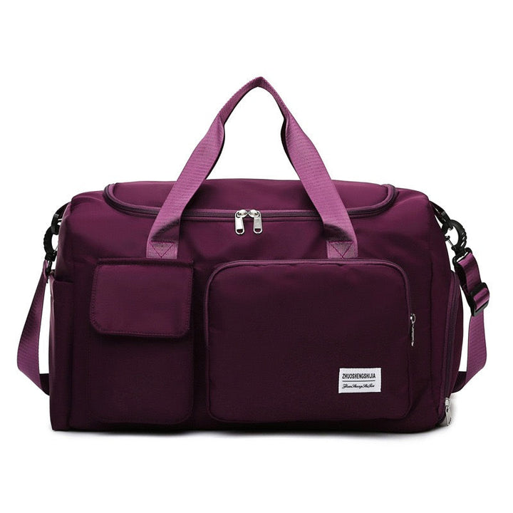 "Lila Damen-Reisetasche mit Schuhfach und mehreren Taschen, ideal für Reisen und Sport, robust und wasserdicht."