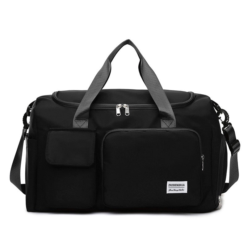 "Lila Damen-Reisetasche mit Schuhfach und mehreren Taschen, ideal für Reisen und Sport, robust und wasserdicht."
