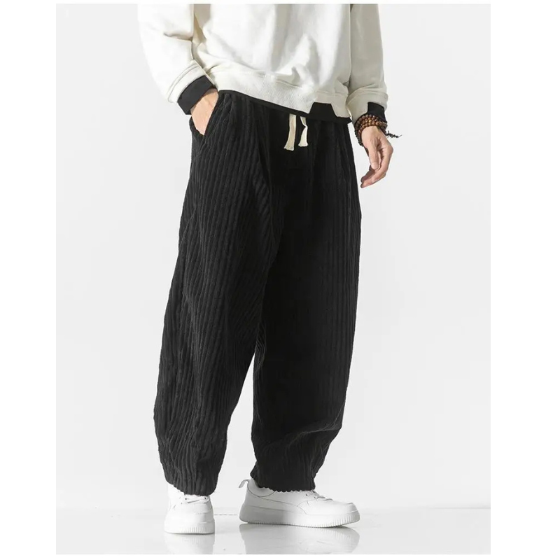 "Lockere Cordhose für Herren, beige, mit klassischem Schnitt und hohem Komfort für stilvolle Eleganz in jeder Situation."