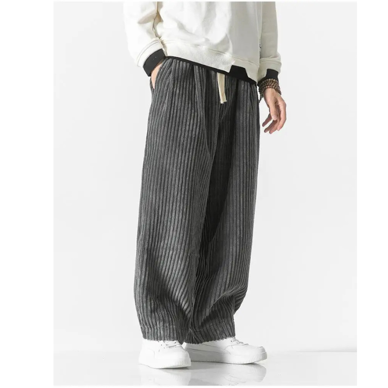 "Lockere Cordhose für Herren, beige, mit klassischem Schnitt und hohem Komfort für stilvolle Eleganz in jeder Situation."