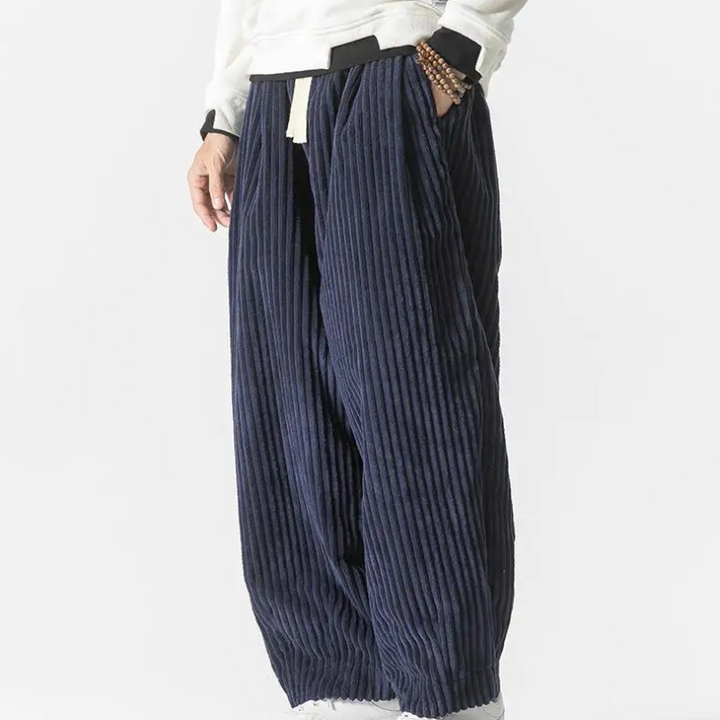 "Lockere Cordhose für Herren, beige, mit klassischem Schnitt und hohem Komfort für stilvolle Eleganz in jeder Situation."