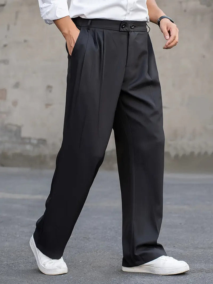 Lockere Herrenhose, atmungsaktiv, in verschiedenen Farben. Weiches Gewebe, ideal für Komfort und Stil bei kühlem Wetter.