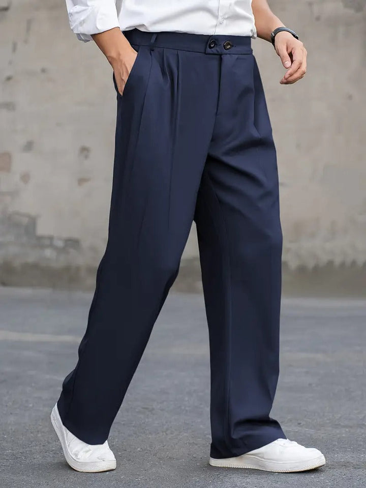 Lockere Herrenhose, atmungsaktiv, in verschiedenen Farben. Weiches Gewebe, ideal für Komfort und Stil bei kühlem Wetter.
