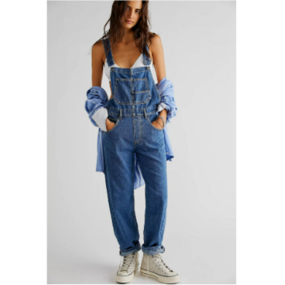 "Lockerer Damen Jumpsuit, sommerlich und bequem, helles Design, perfekte Passform für Freizeit und Alltag."