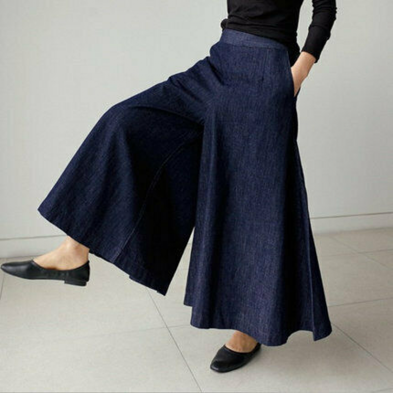 "Luftige Damen-Sommerhose mit weitem Bein, elegant, lässig, ideal für heiße Tage, kombinierbar mit Bluse oder Top."