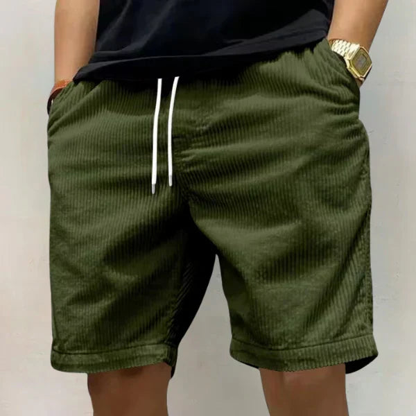 "Luftige Herren Sommer Shorts hellgrau mit elastischem Bund, Kordelzug und Seitentaschen, aus atmungsaktivem Stoff."
