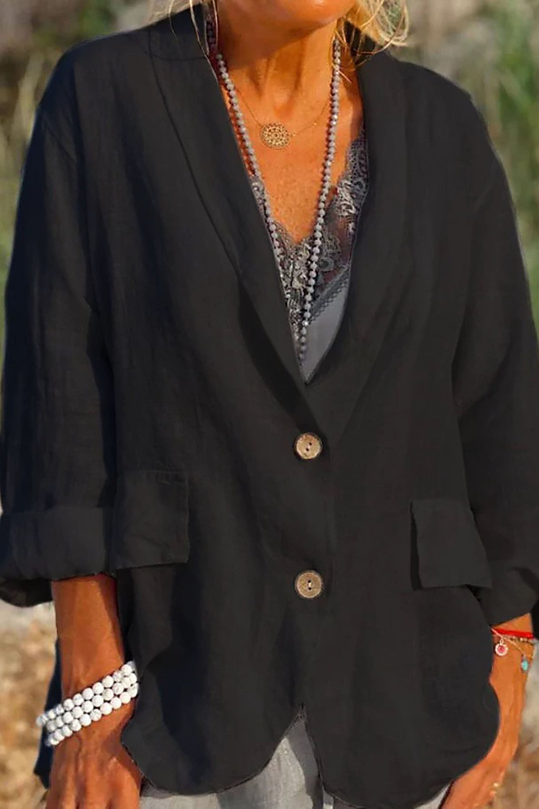 "Luftige Leinenjacke Jessica für Damen mit eleganter Knopfleiste, ideal für Sommeranlässe in verschiedenen Farben."