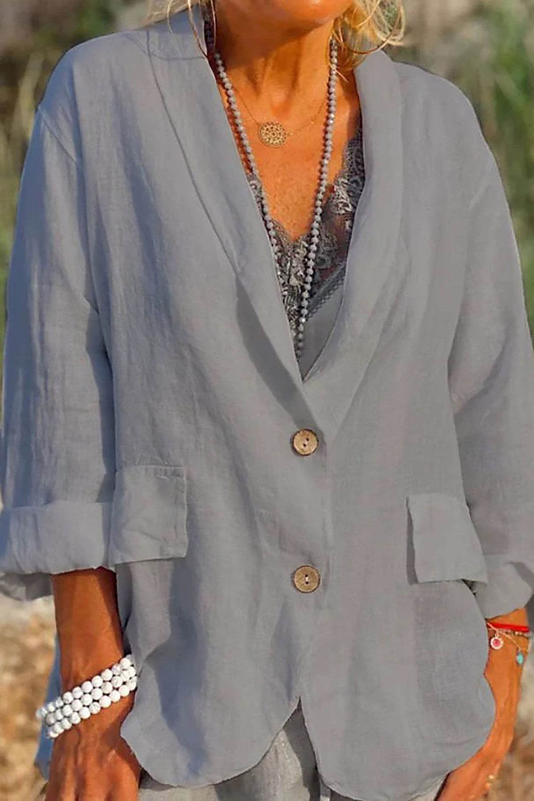 "Luftige Leinenjacke Jessica für Damen mit eleganter Knopfleiste, ideal für Sommeranlässe in verschiedenen Farben."