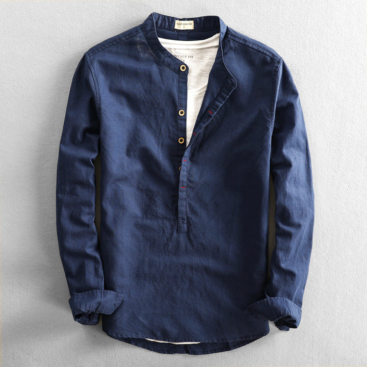 "Luftiges Herrenhemd, leicht und atmungsaktiv, klassisches Design, ideal für warme Sommertage und vielseitiges Styling."