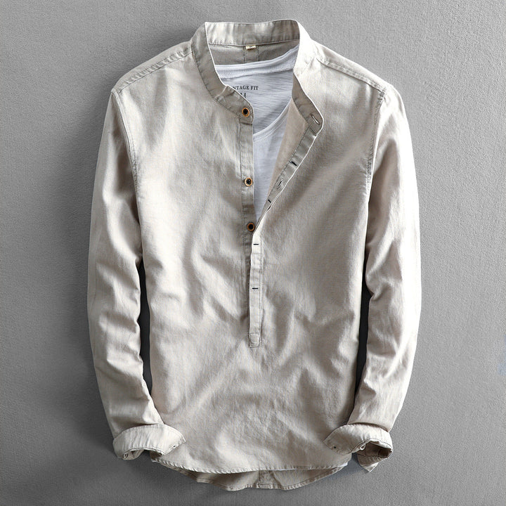 "Luftiges Herrenhemd, leicht und atmungsaktiv, klassisches Design, ideal für warme Sommertage und vielseitiges Styling."