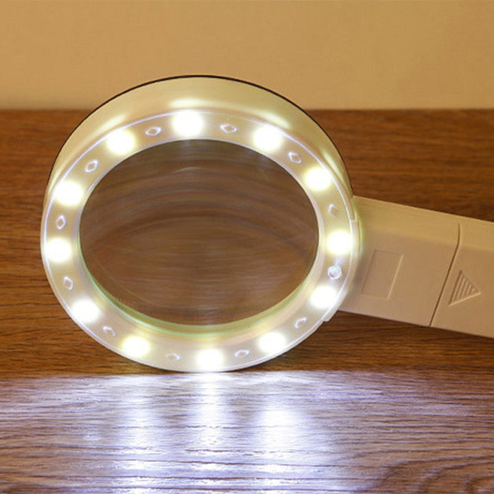 "Lupe mit 30-facher Vergrößerung, großes Glas, zwölf LED-Lichter, seniorenfreundlich, detailreiche Ansicht."