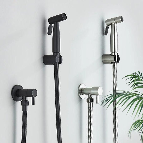 Luxuriöse Bidet Handbrause aus Edelstahl in Grau-Schwarz, elegantes Design, sanfter Wasserstrahl, einfache Installation.