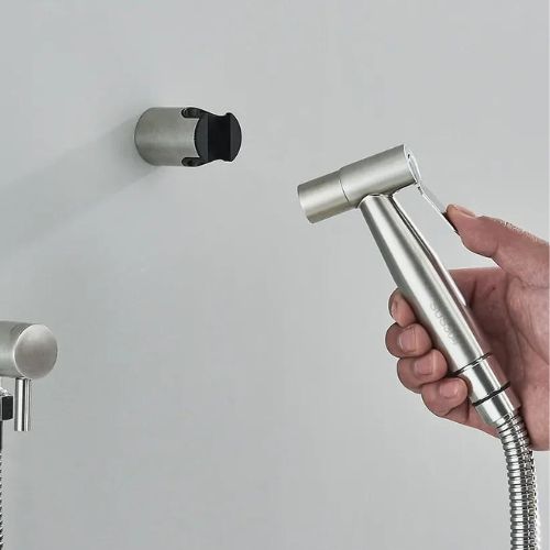 Luxuriöse Bidet Handbrause aus Edelstahl in Grau-Schwarz, elegantes Design, sanfter Wasserstrahl, einfache Installation.