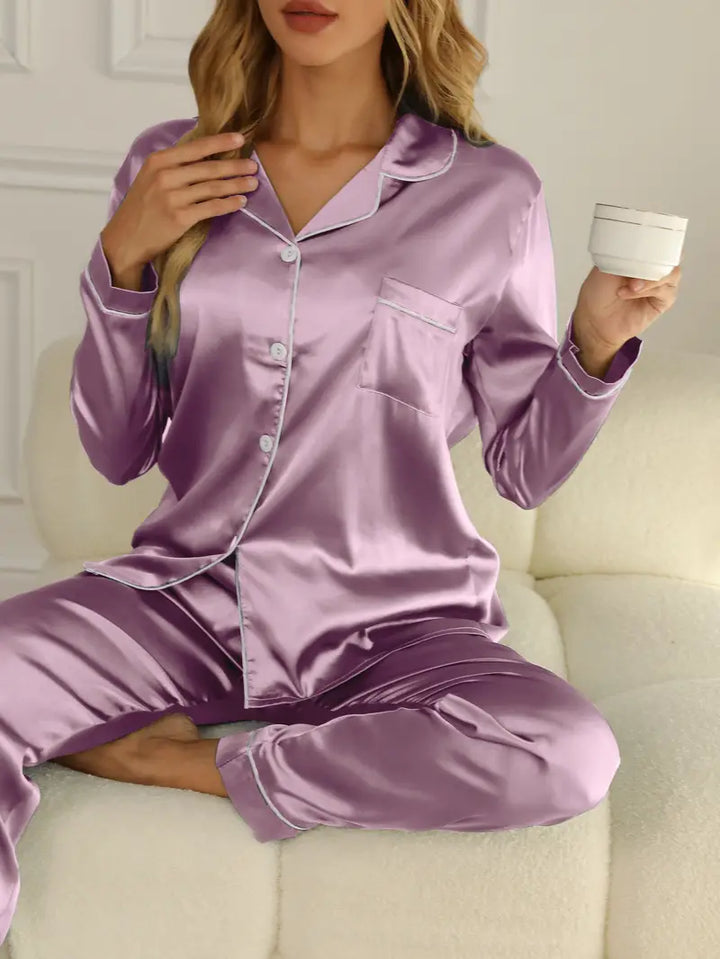 "Luxus Pyjama-Set Damen, hautfreundlich, elegant, komfortabel, zeitloses Design in verschiedenen Farben, bequeme Passform."