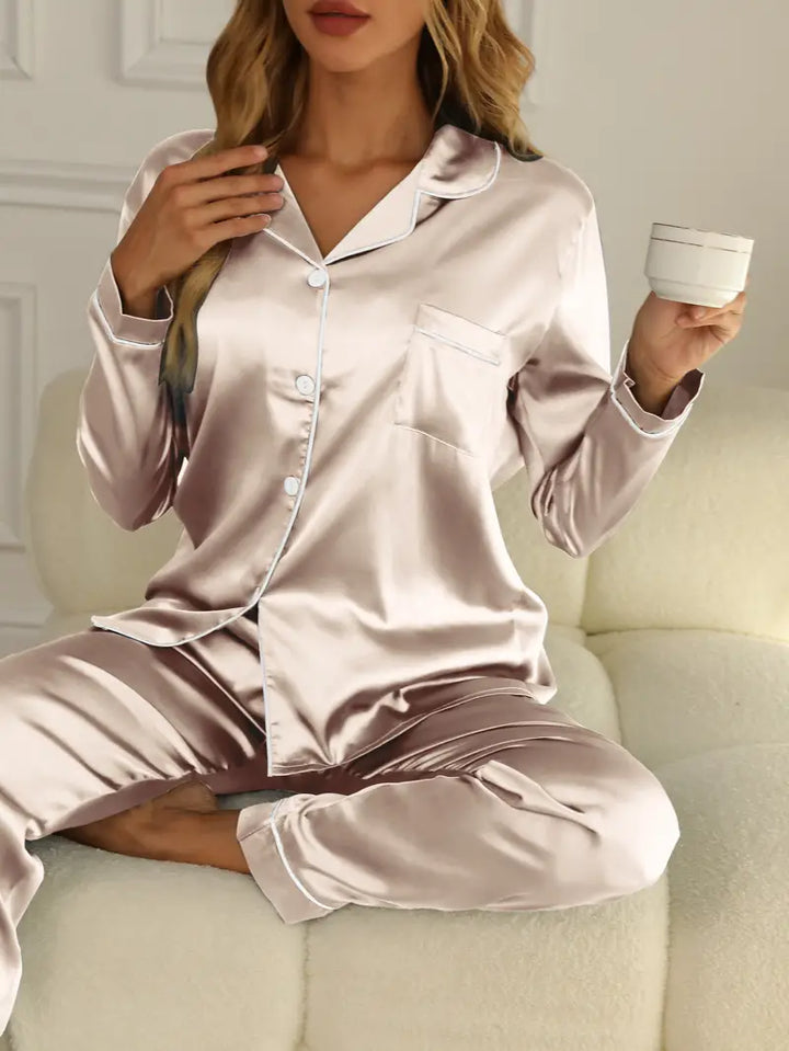 "Luxus Pyjama-Set Damen, hautfreundlich, elegant, komfortabel, zeitloses Design in verschiedenen Farben, bequeme Passform."