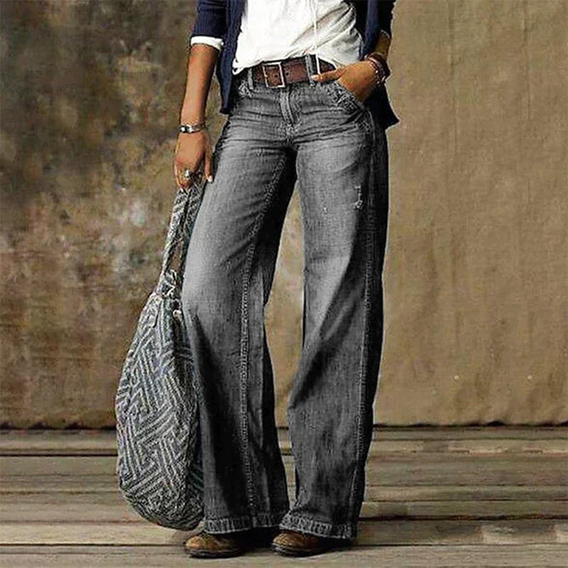 "Mackenzie Damen Jeans mit geradem Schnitt, bequeme Passform, langlebiger blauer Denimstoff, vielseitig kombinierbar."
