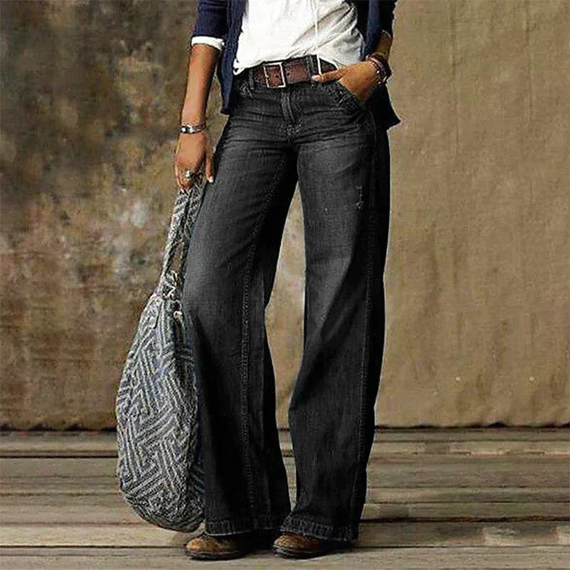 "Mackenzie Damen Jeans mit geradem Schnitt, bequeme Passform, langlebiger blauer Denimstoff, vielseitig kombinierbar."
