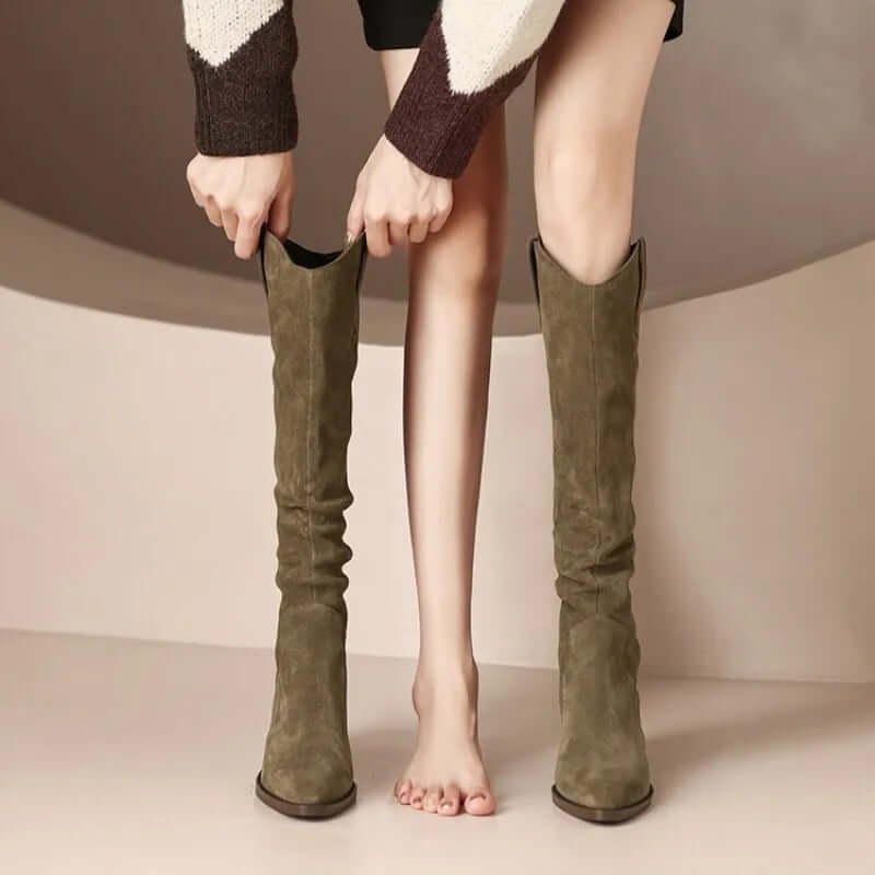 Vintage-Stiefel aus Wildleder mit zarten Rüschen
