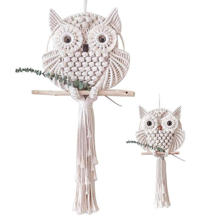 Makramee Wandteppich, handgemachte Eule im Boho-Stil, Naturtöne auf Holzstange, ideal für kreative Raumdekoration.