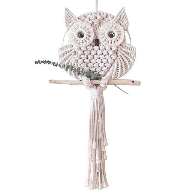 Makramee Wandteppich, handgemachte Eule im Boho-Stil, Naturtöne auf Holzstange, ideal für kreative Raumdekoration.
