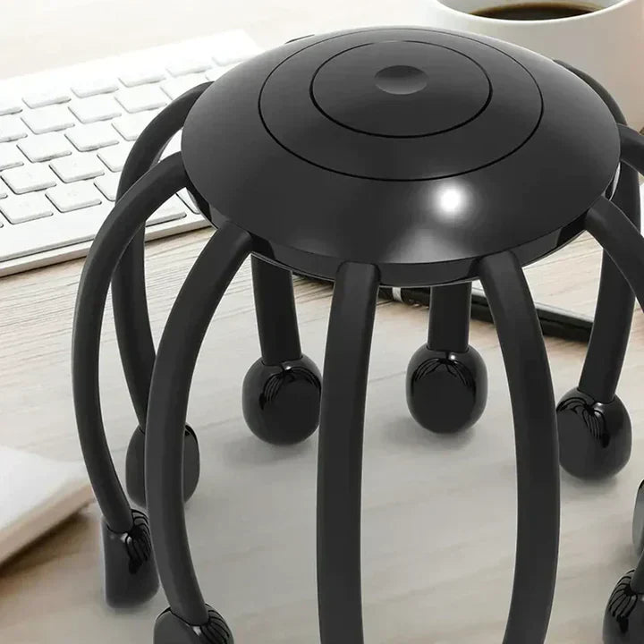 "Massagegerät für Kopfhaut mit sanfter Vibration, kompakt und stilvoll, für tiefe Entspannung und verbesserte Durchblutung."