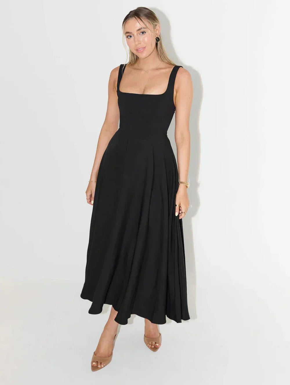 "Midi-Kleid mit Quadrat-Ausschnitt und hoher Taille, elegante Damenmode, ideal für jeden Anlass"