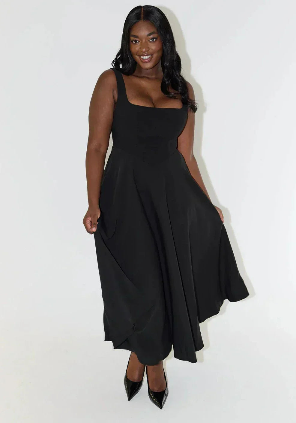 "Midi-Kleid mit Quadrat-Ausschnitt und hoher Taille, elegante Damenmode, ideal für jeden Anlass"