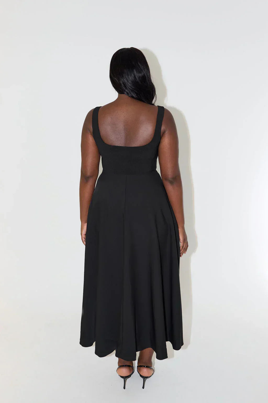 "Midi-Kleid mit Quadrat-Ausschnitt und hoher Taille, elegante Damenmode, ideal für jeden Anlass"