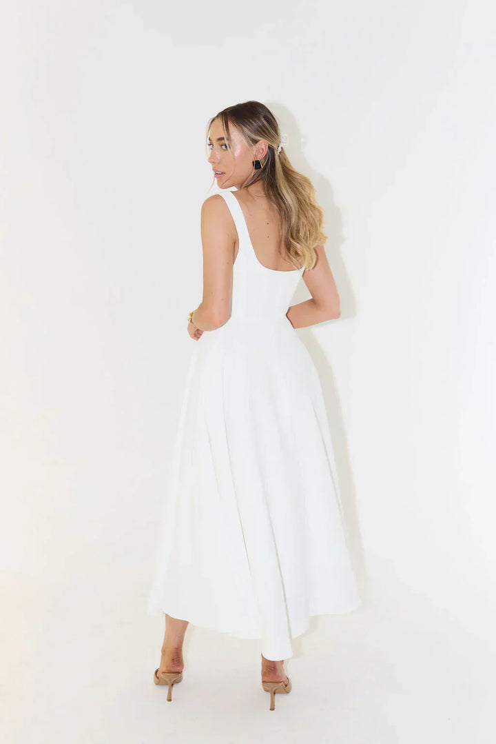 "Midi-Kleid mit Quadrat-Ausschnitt und hoher Taille, elegante Damenmode, ideal für jeden Anlass"