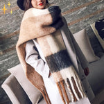 Beige und Dunkelblau