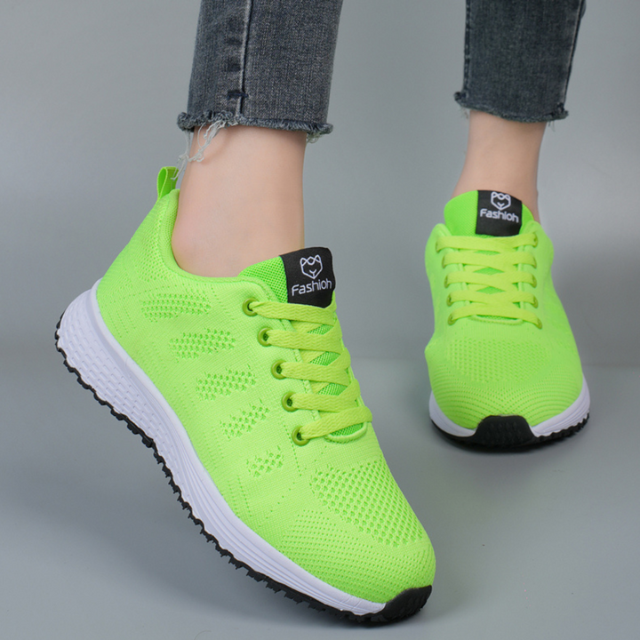 "Moderne atmungsaktive Damen-Sneaker, ideal für Freizeit und Sport, mit sicherem Schnürverschluss in Weißgrau."