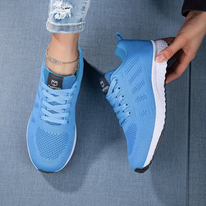 "Moderne atmungsaktive Damen-Sneaker, ideal für Freizeit und Sport, mit sicherem Schnürverschluss in Weißgrau."